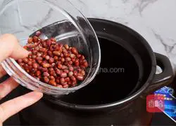 五Illustration of how to make red porridge 3
