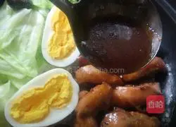 Illustration of how to make chicken whole leg and mushroom clay pot rice 18