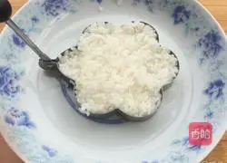 Illustration of making rice balls 11