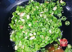 Illustration of how to make Guokui spicy sauce 4