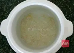 Nutrition for six-month-old babies Illustration of how to make porridge 3