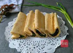 Illustration of how to make pancake rolls with Chinese toon sprouts 5