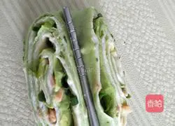 Contrasting color ham pieces rolled with chives Practice illustration 10