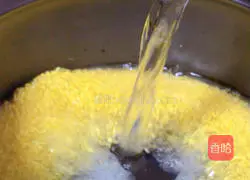 Lotus root and minced meat millet porridge recipe illustration 6