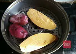 Illustration of how to make Chinese Valentine's Day rose rolls 2