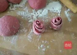 Illustrations of making flower rolls 11