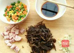 Illustration of how to make assorted braised noodles 1