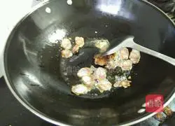 Illustration of how to make rice in a rice cooker 4