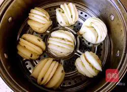  Illustration of how to make scallion rolls 16