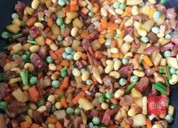 Illustration of how to make braised sausage and mixed rice 4