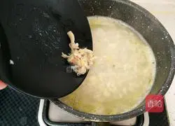 Illustration of how to make leek and clam seafood soup 10