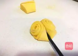 Illustration of how to make pumpkin rolls 15