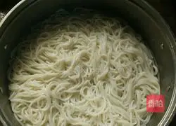 Illustration of how to make spicy rice noodles 3