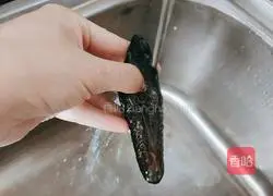 Illustration of how to make sea cucumber and millet porridge 7