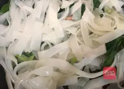 Fry Illustration of how to make rice noodles 5