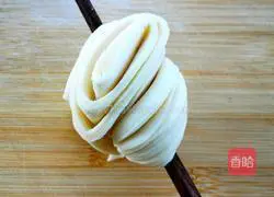 Illustration of how to make milk-flavored flower rolls 16