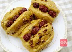 Illustration of how to make brown sugar and red date flower rolls 8