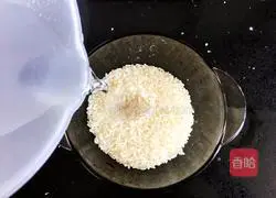 Illustration of how to make braised rice with king oyster mushroom and sausage 3