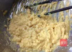 Illustration of how to make wolfberry cornmeal cake 4