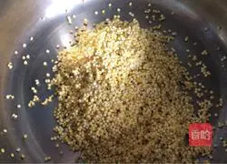 Illustration of how to make fungus, yam and millet porridge 5