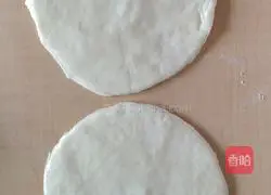 Illustration of how to make handmade flower rolls 3