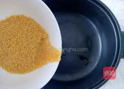 Illustration of how to make healthy pumpkin oats and millet soup 3