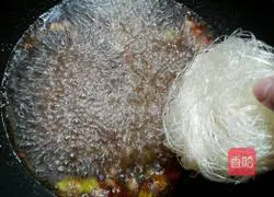 Illustration of how to make clam rice noodles 6