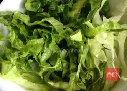 Illustration of how to make egg and beef porridge 2