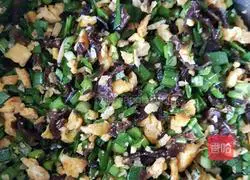 Illustration of how to make leek and egg vegetable box 8