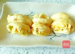 Illustration of how to make sesame and scallion oil flower rolls 14