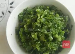 Illustration of how to make fresh meat pot stickers 3