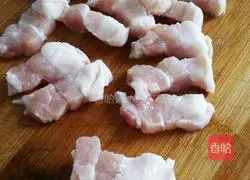 Illustration of how to make braised rice with mushrooms and pork belly 3