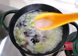 Illustration of how to make preserved egg and vegetable porridge 6