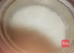 Illustration of how to make fresh preserved egg and lean meat porridge in private house 6