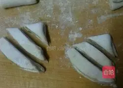 Illustration of how to make steamed flower rolls 5