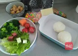 Illustration of how to make Christmas snowman rice balls 1