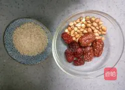 Illustration of how to make red dates and peanut rice porridge 1
