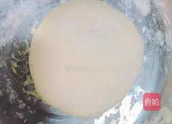 Illustration of how to make fragrant flower rolls 1