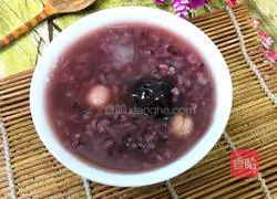 Illustration of how to make black rice, lotus seed and red date porridge 6