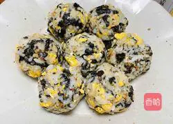 Illustration of how to make seaweed rice balls 11