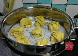 Illustration of how to make golden whole wheat pumpkin rolls 12