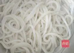 Illustration of making spicy chicken rice noodles 7