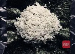 Illustration of how to make seaweed rice ball bento 9