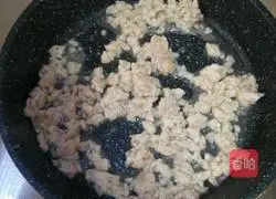 Illustration of how to make mushroom and chicken porridge 3