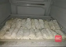 Illustration of how to make shepherd’s purse dried spring rolls 8