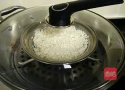 Illustration of how to make piglet rice balls 4