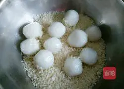 Illustration of how to make deep-fried Yuanxiao 4