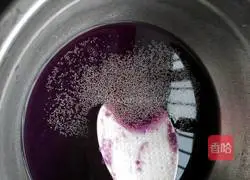 Illustration of two-color hair cake 2