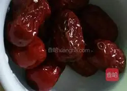 Illustration of how to make red date and corn residue cake 5