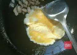 Illustration of how to make stir-fried rice noodles with chives 3